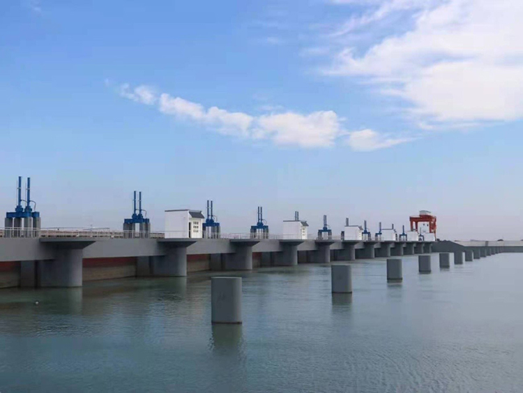 香水河擋潮閘：單孔跨度26米，省內跨度最大水閘